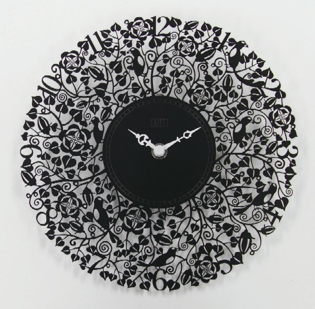 繊細な模様が美しい　掛け時計　７バードメタルクロック　ブラック