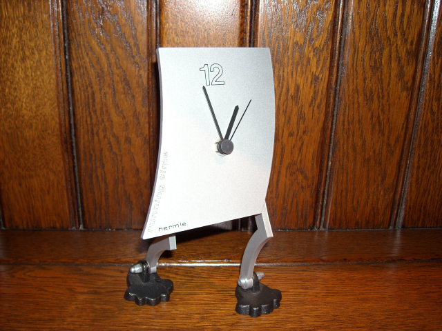 ユニークなデザインが魅力的！　HERMLEヘルムレ製置時計ランニング