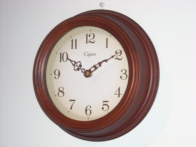 天然木とアンティーク調文字盤がお洒落！CAPITO掛け時計　Antique Wooden CBR