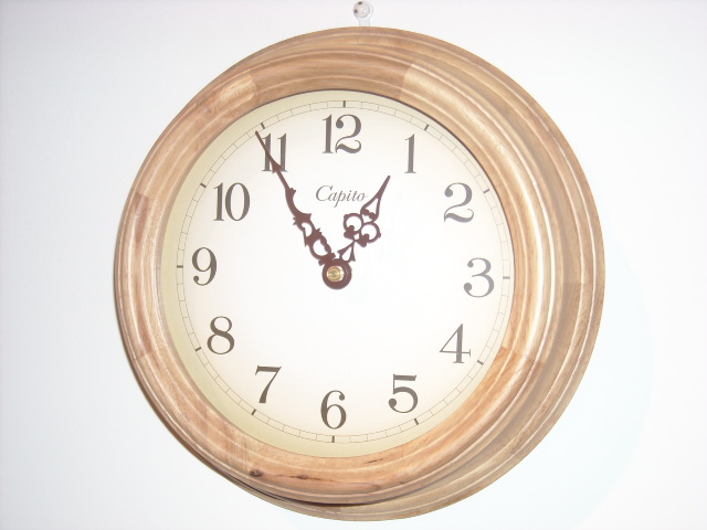 天然木とアンティーク調文字盤がお洒落！CAPITO掛け時計　Antique Wooden NA