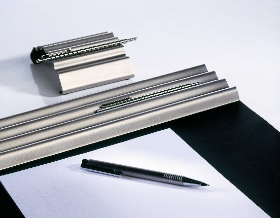 デスクのアクセントに！ペンシルトレーS