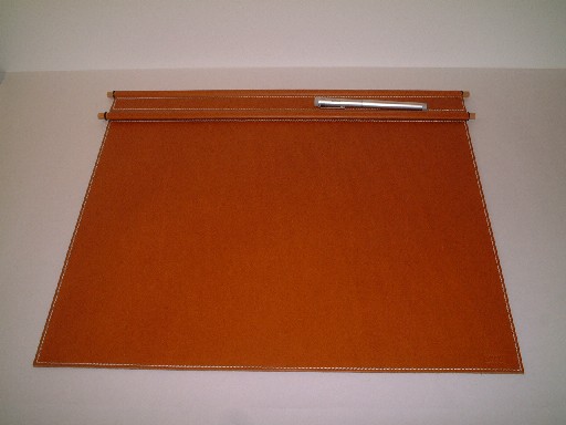 イタリアのデザインと素材が魅力です！レザーデスクマットCAMEL(Pinetti)Ｍ　展示品