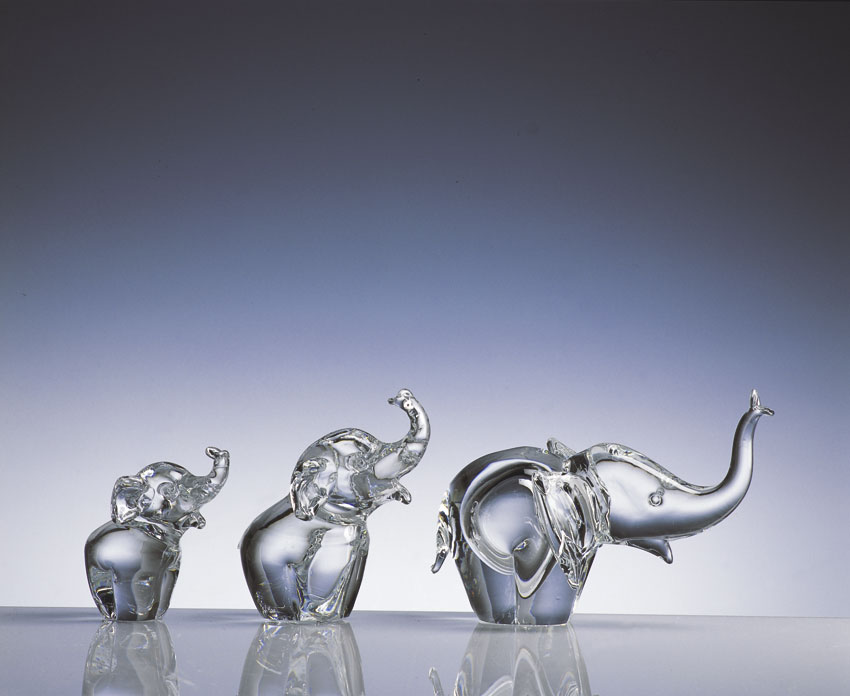 透明に輝くクリスタル製　ゾウ（small)