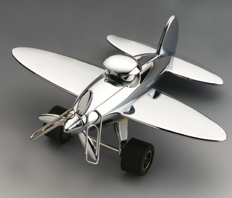 デスクをお洒落に和ませるペーパーウエイトPLANE　TROIKA