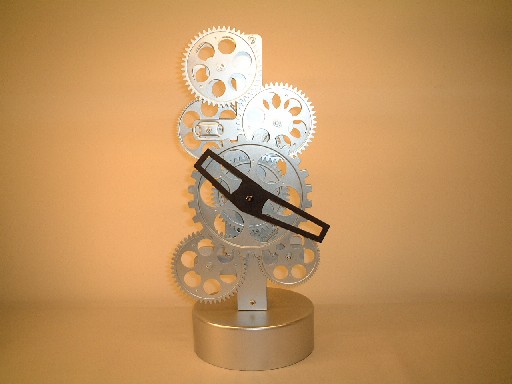 ギアの動きに心が安らぐ　置時計ギアタイムス