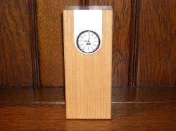 木の温もりを感じるデスククロック P　woodナチュラル  emform