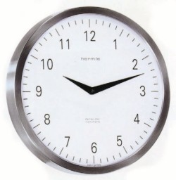 シンプルで見やすい　　ヘルムレ（HERMLE)製掛け時計　METROPOLITAN 30466-002100