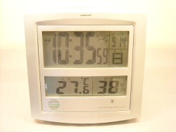 とても見やすく正確！　置時計　ジャンボデジタル電波時計
