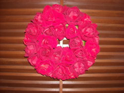 豪華に華やかに飾ります！　ローズリースRED　φ３０ｃｍ