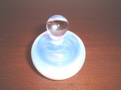 可愛いデザインで美しく光る　トワレボトル丸・オパール