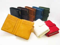 味わいある柔らかい手触りのレザー二つ折りファスナー財布　ミネルバ