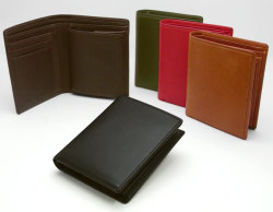 高級感ある手触りが魅力！イタリアンレザー二つ折り財布　Liscio　