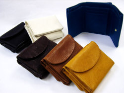 味わいある柔らかい手触りのレザー三つ折り財布　ミネルバ