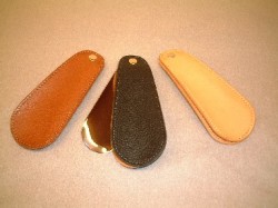 斬新なデザインが光るレザースライド靴べら