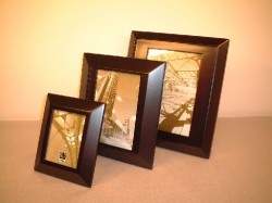 木の温かさと斬新なデザインが光る　フォトフレーム　ズーム