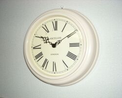 ロジャーラッセルRogerLascelles社製　掛け時計　Lacelles Classic Wall Clock in Cream 32cm LC-LASC-CRM