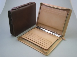 イタリアンレザーのA５オーガナイザー　Calligiana