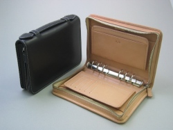 イタリアンレザーのA６オーガナイザー　Calligiana