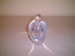 神秘的な光が素敵なトワレボトル・オパール