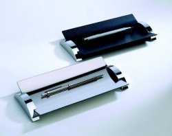 スタイリッシュにデスクを飾るペンシルトレーＣ