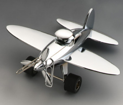 デスクをお洒落に和ませるペーパーウエイトPLANE　TROIKA