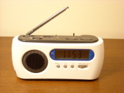 災害時に便利な発電機能付きダイナモAM/FMラジオクロック