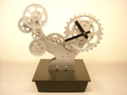 ゆっくり回る歯車が心を休める　ギア置時計BONSAI