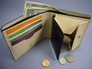 エナメルレザー　二つ折り財布