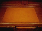 デスクをハイクラスにお洒落に飾るレザーデスクマット イタリアンレザー　キャメル　受注生産品