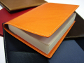 高級レザーと鮮やかなカラーが魅力！レザーブックカバーBT