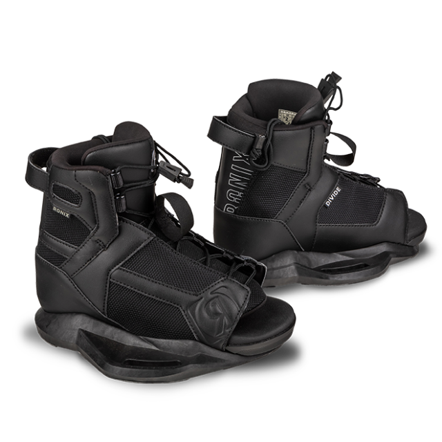 ウェイクボード　新品　WSP　PLATINUM 139　BLACK ウェイクボード 新品 WSP PLATINUM 139 BLACK ウェイクボード