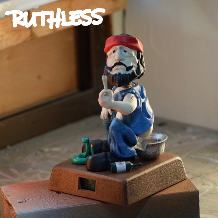 RUTHLESS (ルースレス)　BUZZARDS- BOBBLE HEAD #01 『USE YER HELMET』　【首振り人形 PINE FALL】　