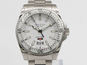 【 グッチ GUCCI 】腕時計 136.3 ダイブ ホワイト文字盤 40mm SS クォーツ デイト メンズ 70230-6