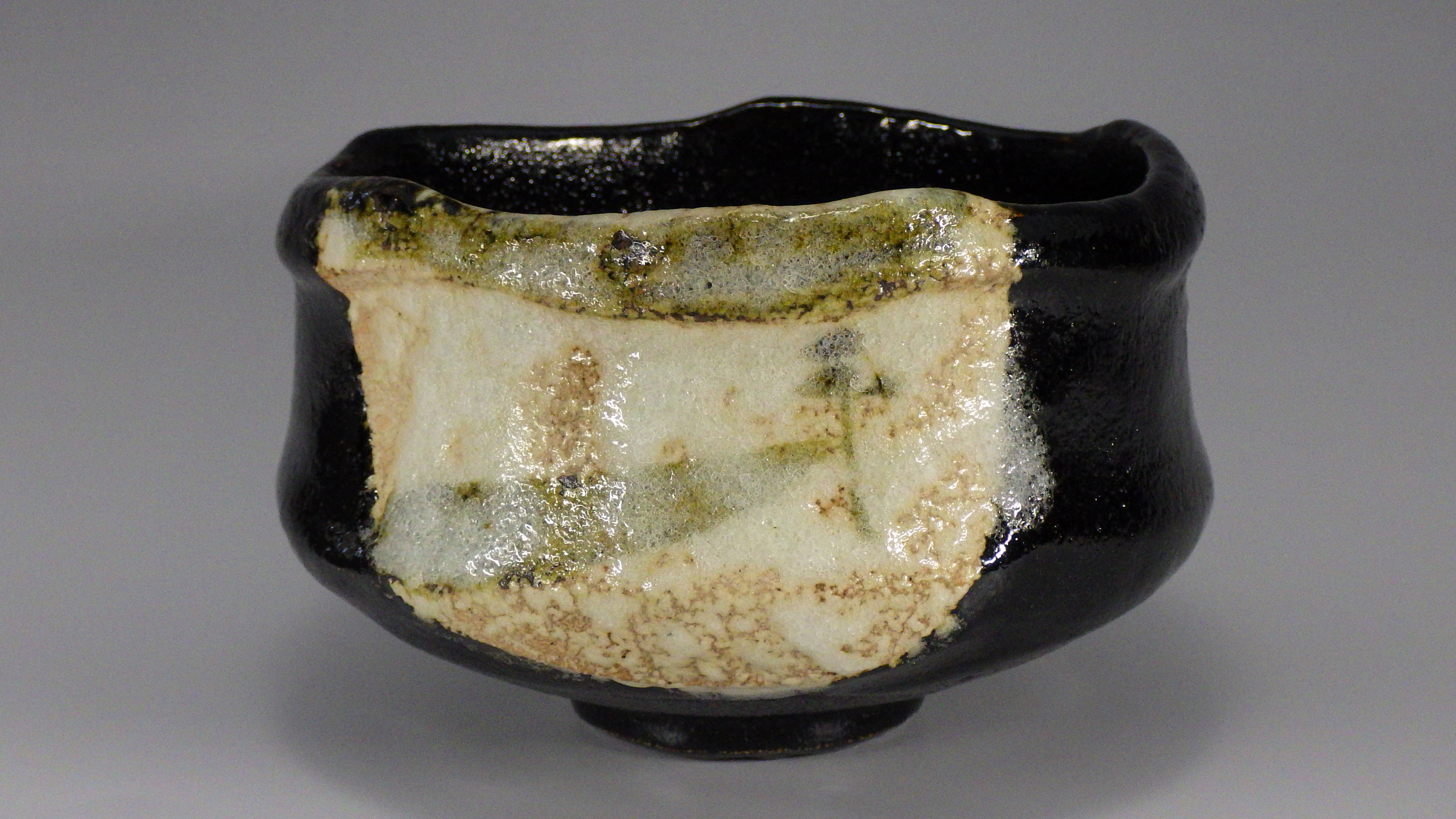 三代松楽（黒焼抹茶茶碗）　