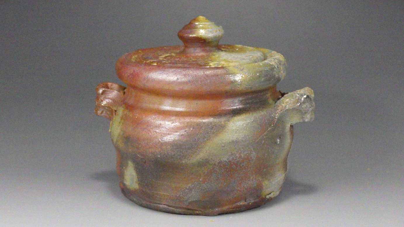 竹内靖之（備前焼桟切り蓋付小壺）