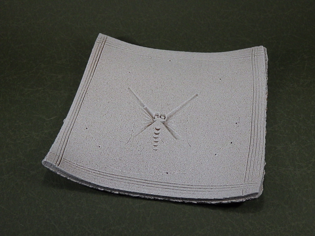 故　加藤しょう（白釉蝶文四方皿）