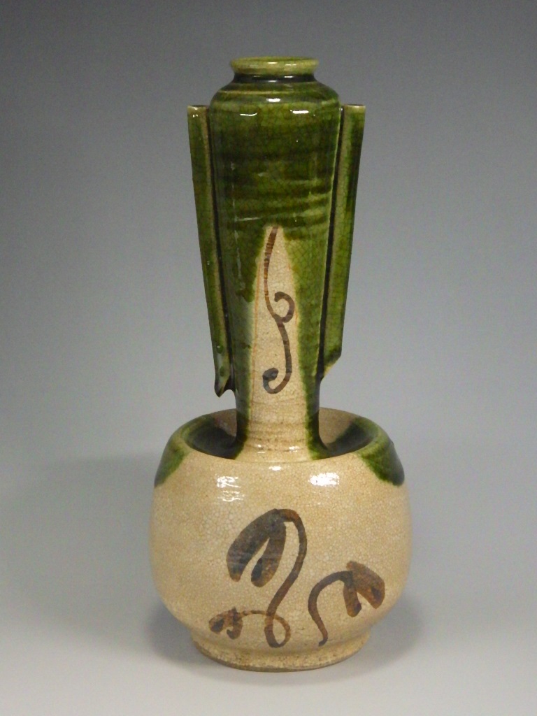 山口茂（瀬戸焼織部砧花入れ）