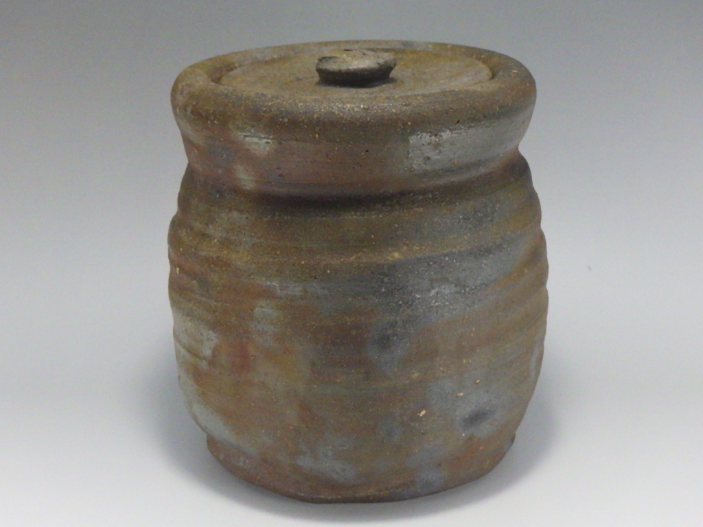 榊原清人（備前桟切り黄ゴマ水指）