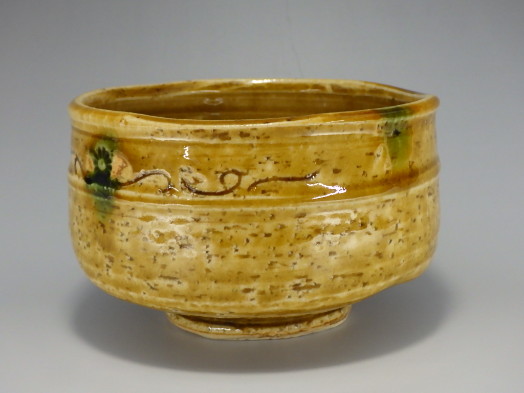野田東山（瀬戸焼黄瀬戸抹茶茶碗）