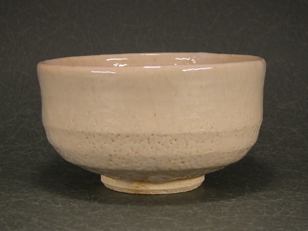 15代中里茂右衛門（平戸焼灰釉貫入抹茶茶碗）
