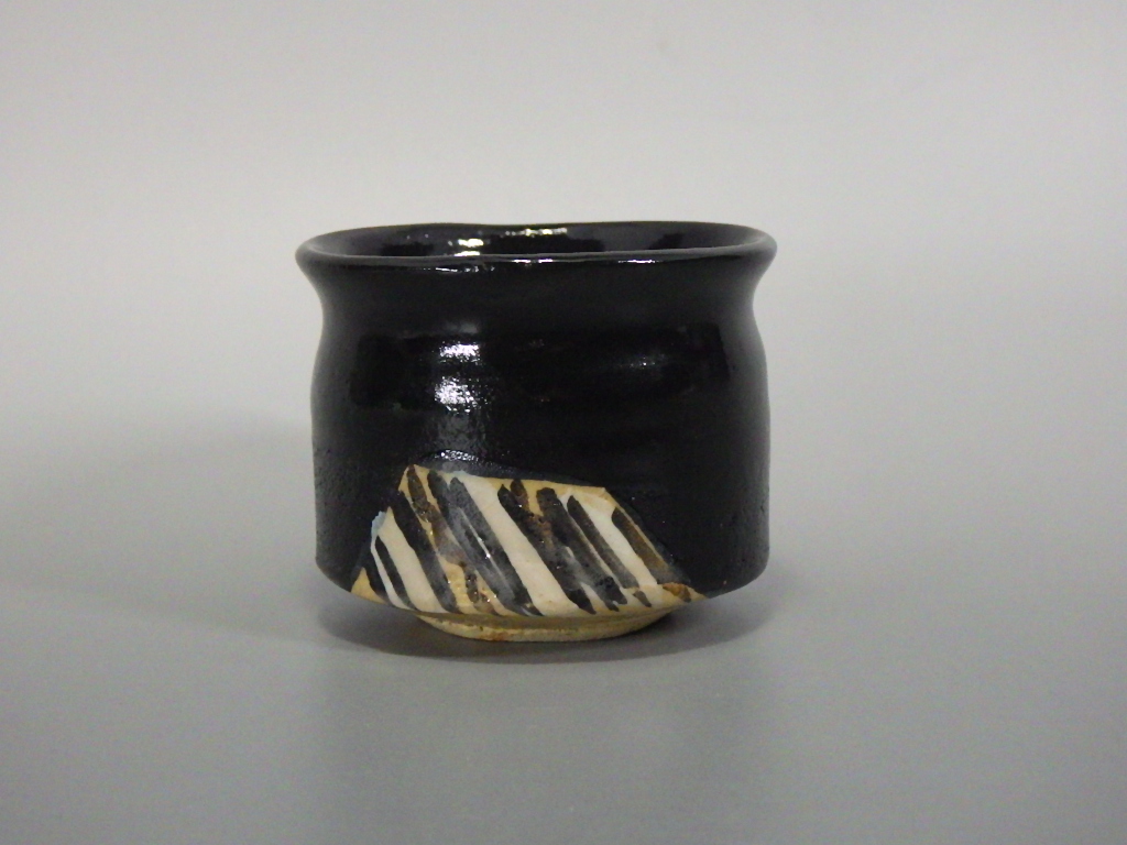 故　加藤しょう(赤津焼黒織部ぐい飲み)