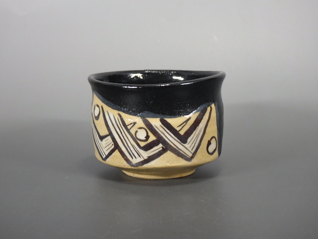 加藤令吉(瀬戸赤津焼黒織部ぐい飲み)