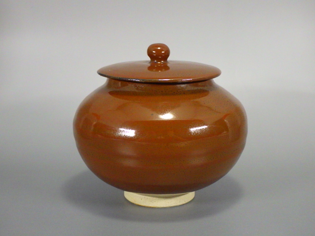 小山岑一(鎌倉柿釉蓋付小壺)