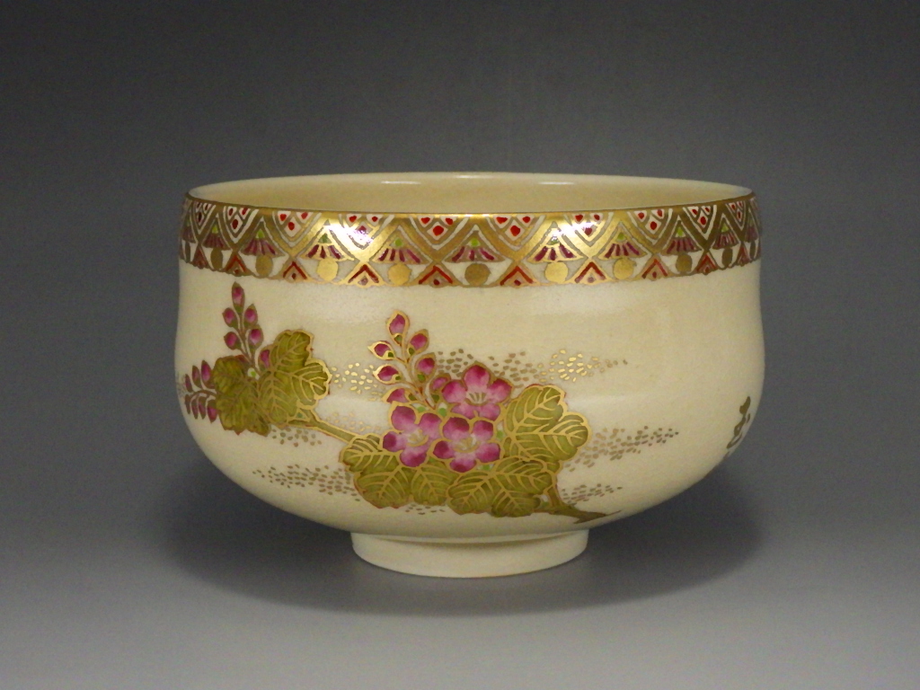 玉泉作（薩摩金彩花絵抹茶茶碗）