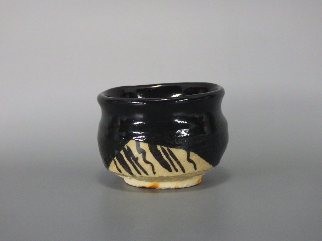 故　加藤しょう（赤津焼黒織部ぐい飲み）