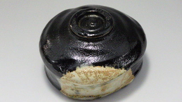 三代松楽（黒焼抹茶茶碗）