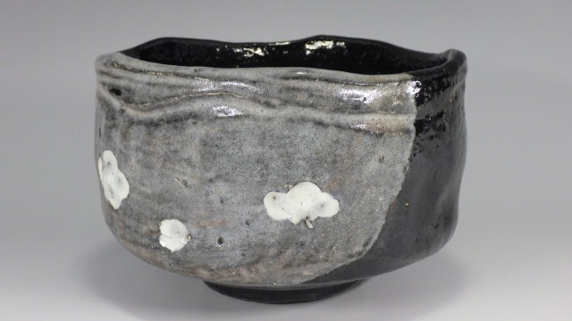 松楽 （京都楽焼黒楽梅文抹茶茶碗）
