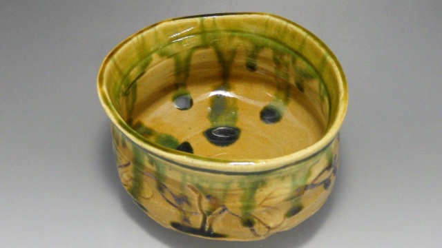 山田義孝（鳴海織部轡抹茶茶碗）