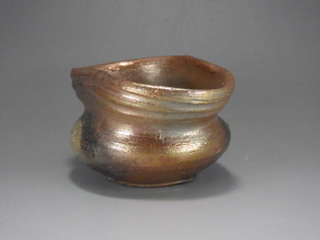 竹内靖之（備前焼金彩窯変轡ぐい飲み）
