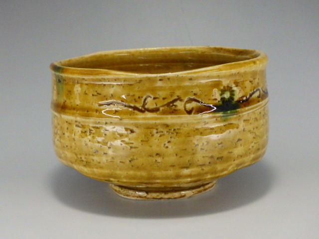 野田東山（瀬戸焼黄瀬戸抹茶茶碗）